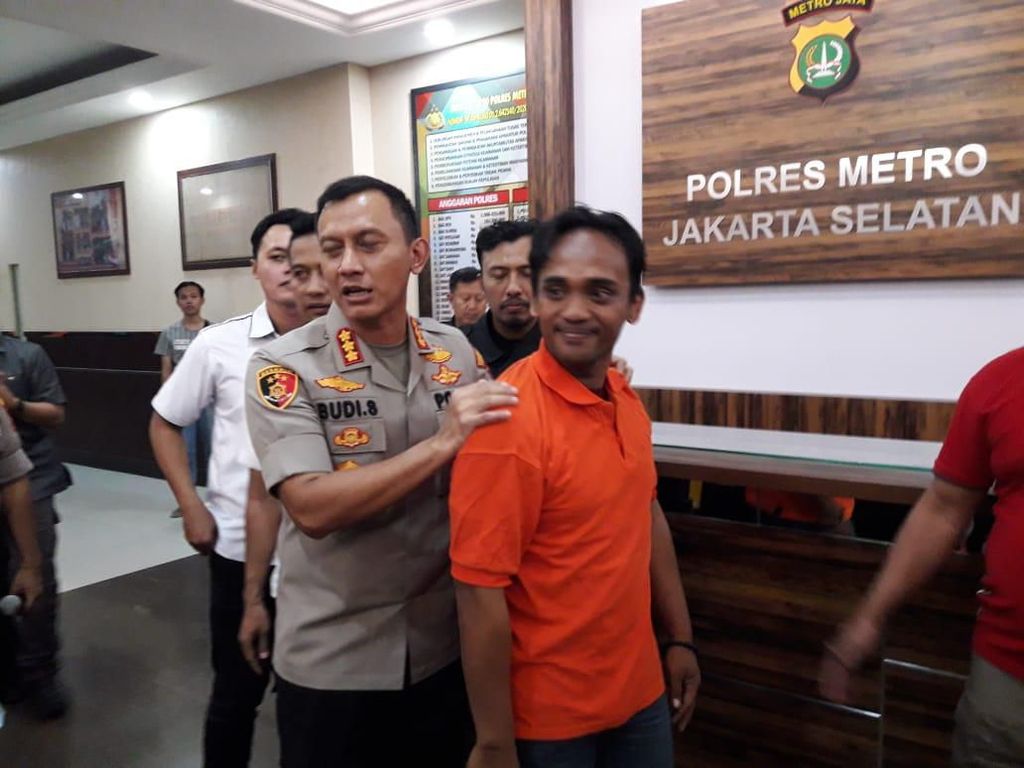 Acungkan Jempol, Ini Pelaku Pem-bully Pria Berkebutuhan Khusus di Jaksel